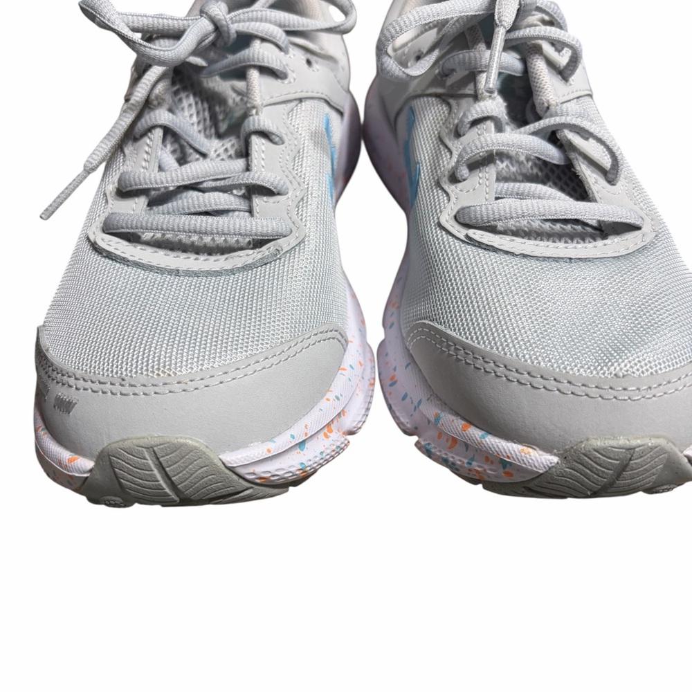 Under Armour Girl’s Light Gray Sneakers with Blue Logo and Speckled Sole - Picture 2 of 9
